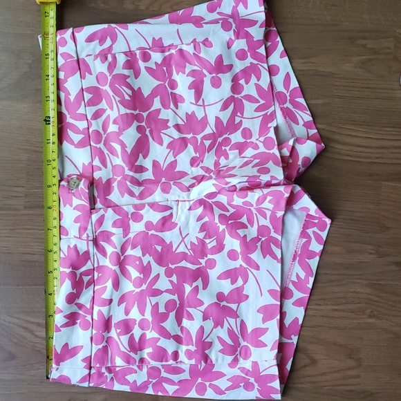 J. Crew Pink & White Floral Stretch Shorts, 32" Waist X 3" Inseam Length - Picture 6 of 7